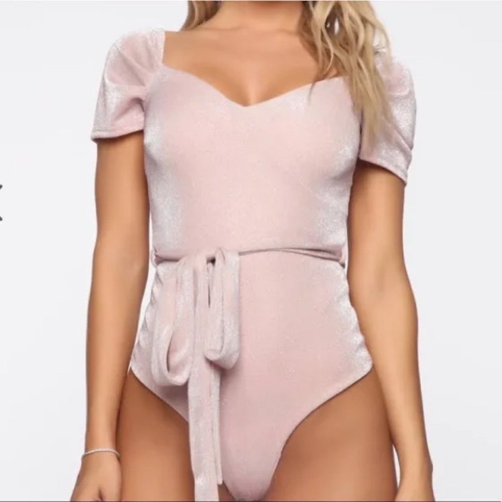 Fashion Nova WHAT FEELS RIGHT GLITTER
BODYSUIT - PINK Size Medium